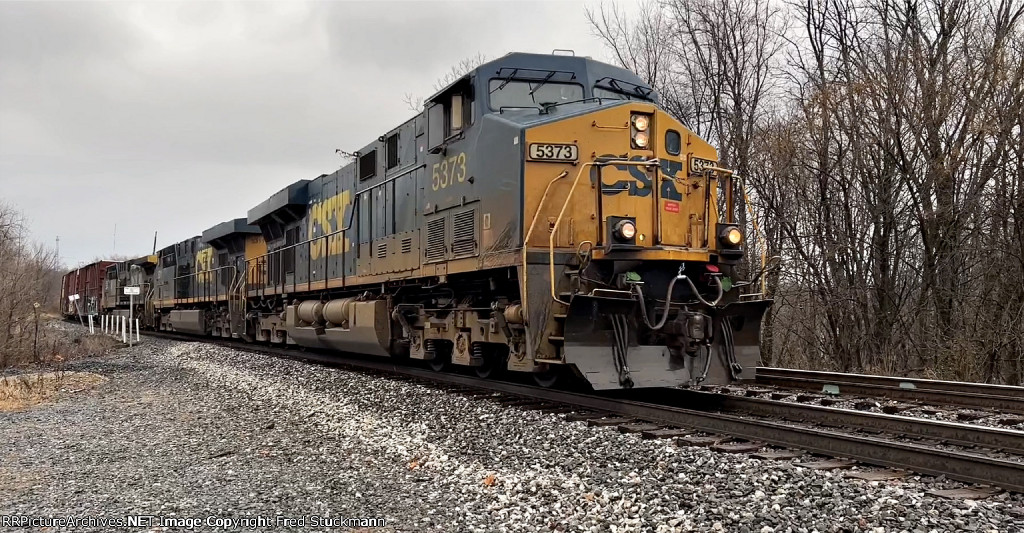 CSX 5373 leads M369